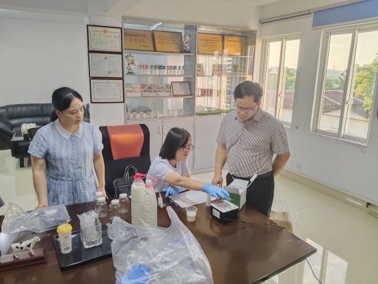 筑牢質量安全防線 保障群眾舌尖安全——自治區農業農村廳赴柳州市開展生鮮乳質量安全監測工作